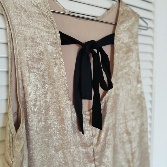 Shein Gold Shimmery Ruffle Hem Open Back Sleeveless Holiday Dress Size M/L - Picture 3 of 5